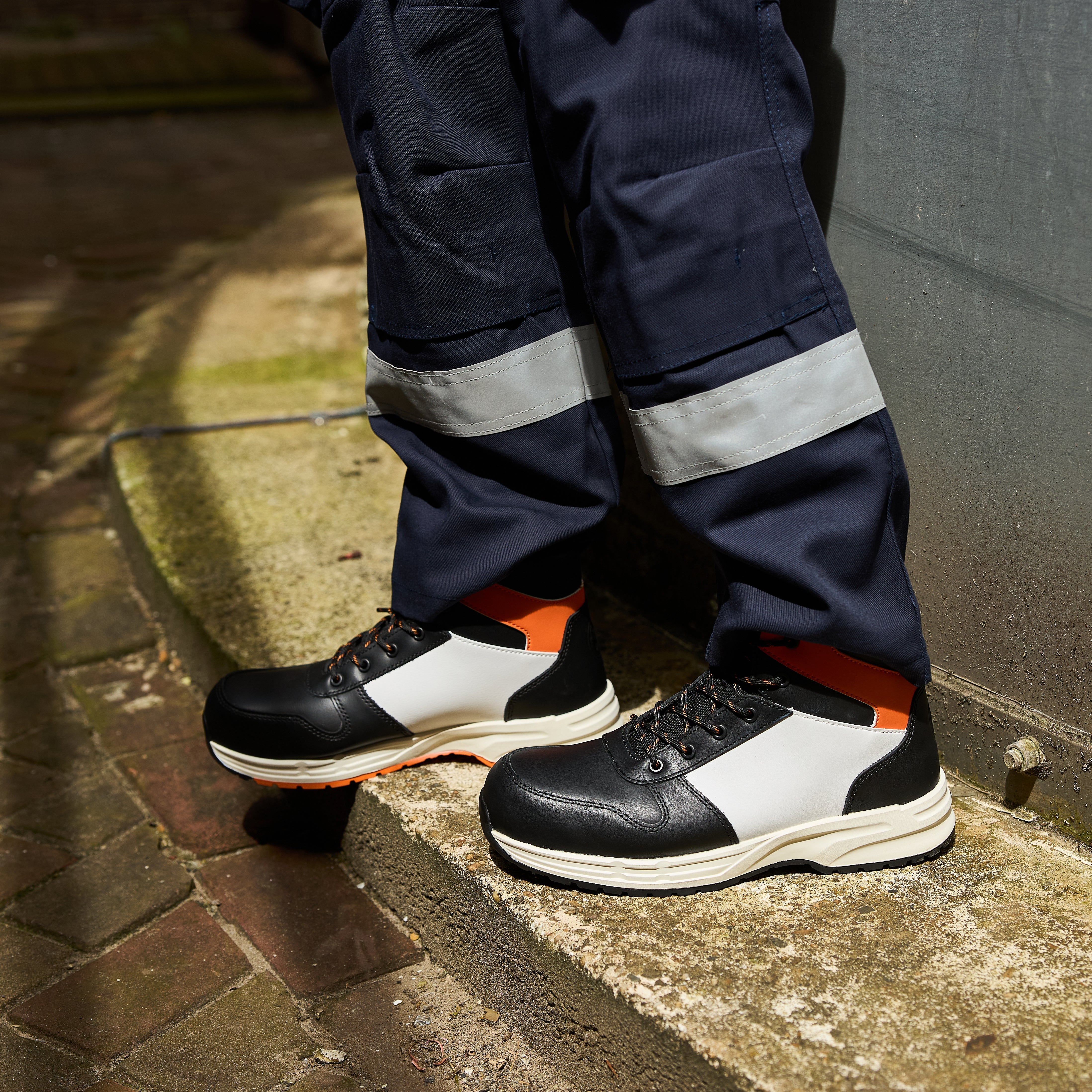 Stylish safety shoes: Professional protection with a sophisticated touch